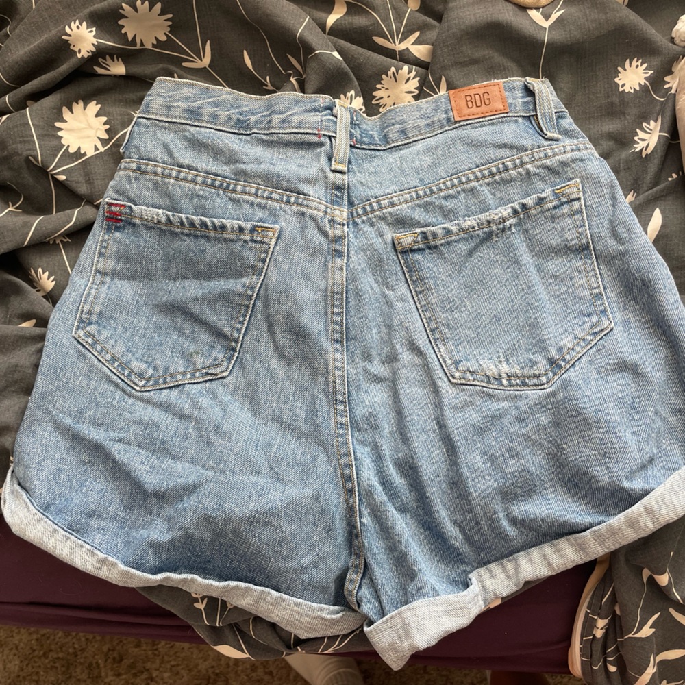 BDG jean shorts size 29